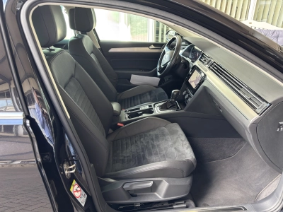 VW Passat Variant 1.8 TSI-DSG Highline ACC AHK LED