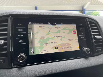 Skoda Karoq 1.5 TSI DSG+AHK+RFK+ACC+Navi+el.Heckkl.++