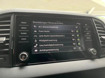 Skoda Karoq 1.5 TSI DSG+AHK+RFK+ACC+Navi+el.Heckkl.++