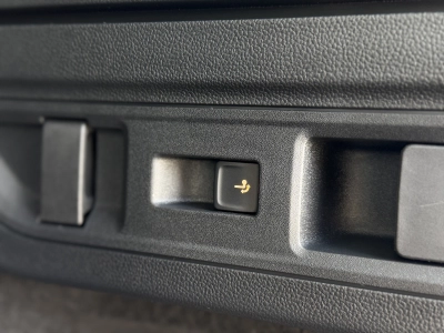 VW Passat Variant 1.5 eTSI-DSG Elegance, IQ,Navi Pro