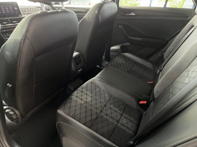 VW T-Roc R-LINE 1.5 TSI-OPF DSG IQ DRIVE, AHK
