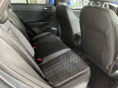 VW T-Roc R-LINE 1.5 TSI-OPF DSG IQ DRIVE, AHK