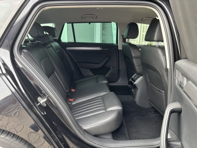 Skoda Superb Combi 2.0 TDI DSG Style 4x4 NAVI PDC DAB