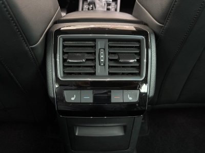 Skoda Superb Combi 2.0 TDI DSG Style 4x4 NAVI PDC DAB