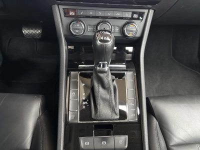 Skoda Superb Combi 2.0 TDI DSG Style 4x4 NAVI PDC DAB