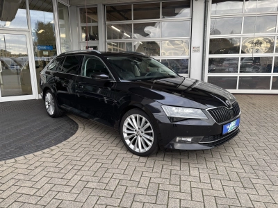 Skoda Superb Combi 2.0 TDI DSG Style 4x4 NAVI PDC DAB