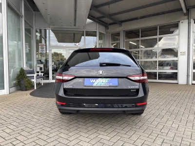 Skoda Superb Combi 2.0 TDI DSG Style 4x4 NAVI PDC DAB