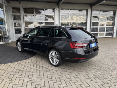 Skoda Superb Combi 2.0 TDI DSG Style 4x4 NAVI PDC DAB