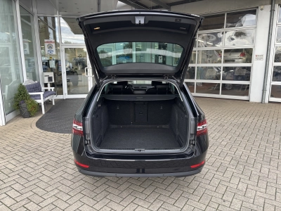 Skoda Superb Combi 2.0 TDI DSG Style 4x4 NAVI PDC DAB