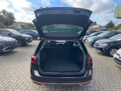 VW Passat Variant 2.0 TDI DSG Elegance,AHK,Matrix