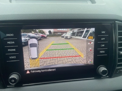 Skoda Karoq 1.5 TSI DSG+AHK+RFK+ACC+Navi+el.Heckkl.++