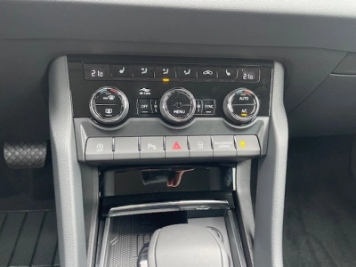 Skoda Karoq 1.5 TSI DSG+AHK+RFK+ACC+Navi+el.Heckkl.++