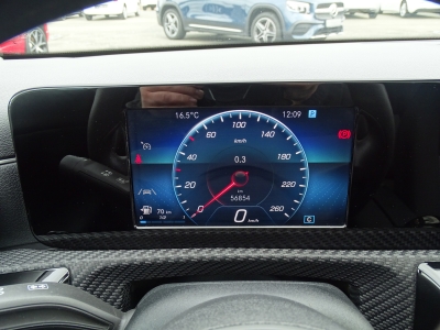 Mercedes-Benz CLA 180 Shooting Brake NAVI / PDC / SHZG / PANO