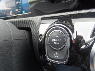 Mercedes-Benz CLA 180 Shooting Brake NAVI / PDC / SHZG / PANO