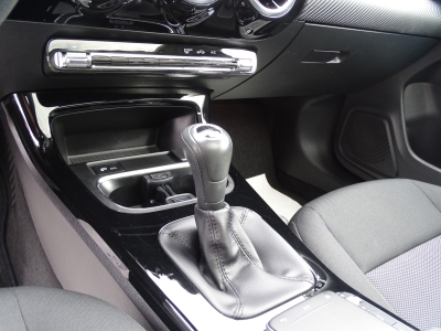 Mercedes-Benz CLA 180 Shooting Brake NAVI / PDC / SHZG / PANO