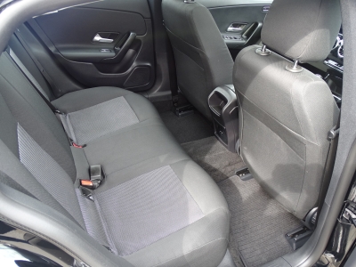 Mercedes-Benz CLA 180 Shooting Brake NAVI / PDC / SHZG / PANO