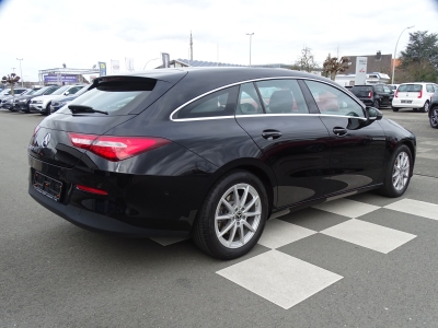 Mercedes-Benz CLA 180 Shooting Brake NAVI / PDC / SHZG / PANO