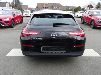 Mercedes-Benz CLA 180 Shooting Brake NAVI / PDC / SHZG / PANO