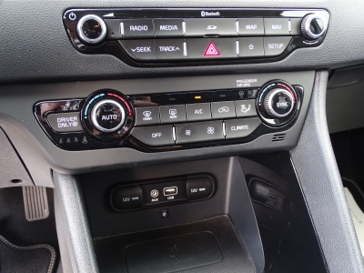 Kia Niro 1.6 Vision / HYBRID / NAVI / AUTOMATIK / 