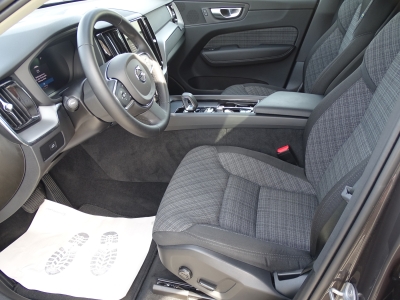 Volvo XC60 B4 CORE 2WD*LED*NAVI*RFK*GJR*4xSHZG*DAB*PDC