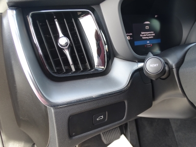 Volvo XC60 B4 CORE 2WD*LED*NAVI*RFK*GJR*4xSHZG*DAB*PDC