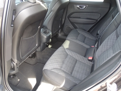 Volvo XC60 B4 CORE 2WD*LED*NAVI*RFK*GJR*4xSHZG*DAB*PDC