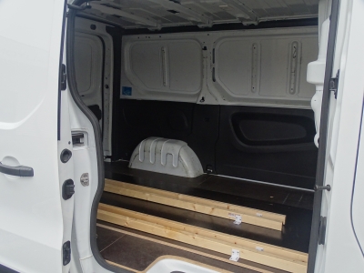 Nissan NV300 L1H1 2,7t*KLIMA*AHK*MFL*RFK*GJR*TEMPOMAT*