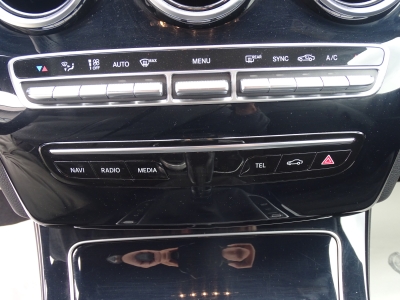 Mercedes-Benz C 180 COUPE*AMG LINE*NAVI*RFK*LED*SHZG*CAR PLAY*