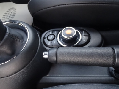 MINI One 1.5 / NAVI / 2 x PDC / MFL / ALU NAVI / SHZ