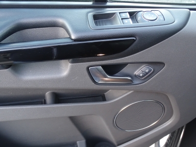 Ford Tourneo Custom TITANIUM*NAVI*LEDER*XENON*AHK*RFK