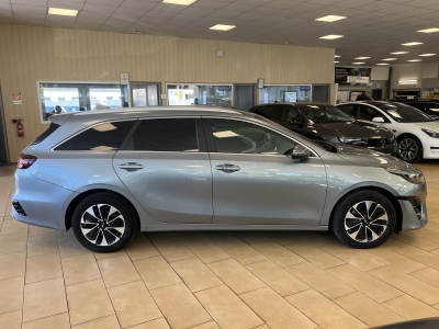 Kia Cee'd Plug-in*ACC*Navi*SHZ*DAB*R.Cam*LED*CarPlay