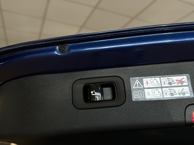 Mercedes-Benz C 200 Avantgarde*MBUX*SHZ*AHK*LED*Ambiente*Leder