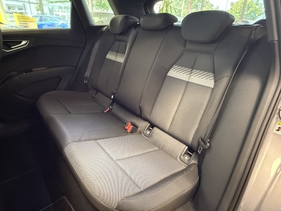 Audi Q4 etron*R.Cam*CarPlay*Virtual Cockpit*19"LM