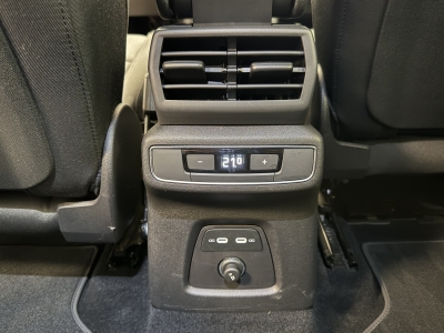 Audi Q4 etron*R.Cam*CarPlay*Virtual Cockpit*19"LM