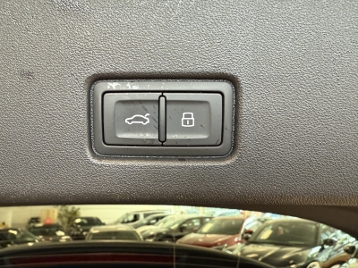 Audi Q4 etron*R.Cam*CarPlay*Virtual Cockpit*19"LM