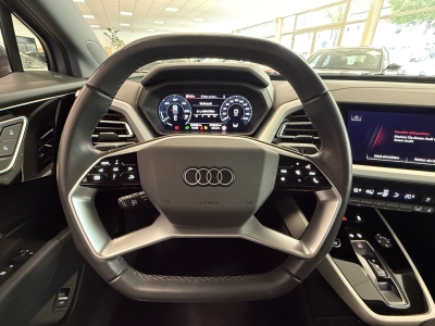 Audi Q4 etron*R.Cam*CarPlay*Virtual Cockpit*19"LM