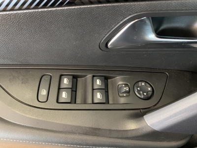 Peugeot 2008 (e-) Allure*eCo-LED*Navi*ACC*Winter-Paket*