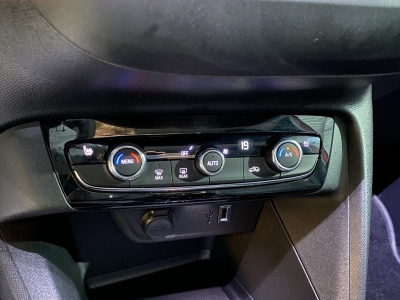 Opel Corsa Elegance LED R.Cam PDC SHZ BLIS Spurassist