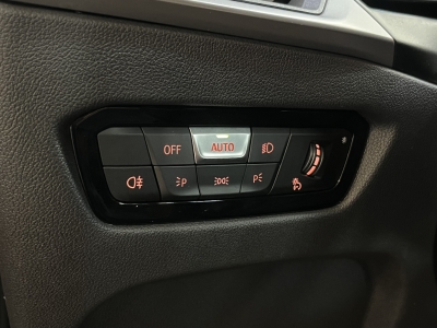 BMW 318 Sport*Shadow*Widescreen*R.Cam*AHK*SHZ*LED*