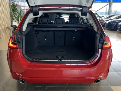 BMW 318 Sport*Shadow*Widescreen*R.Cam*AHK*SHZ*LED*