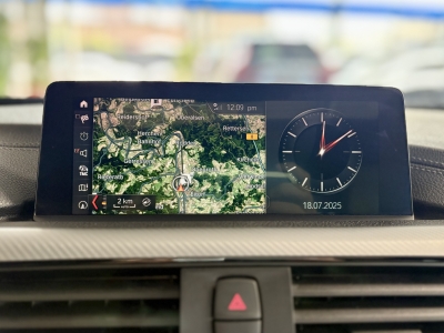 BMW 330 iPerformance M Sport Pano Leder LED Head-Up