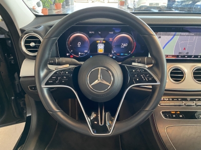 Mercedes-Benz E 300 Avantgarde WideScreen LED R.Cam Navi SHZ 