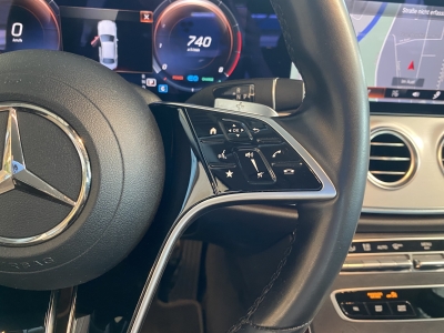 Mercedes-Benz E 300 Avantgarde WideScreen LED R.Cam Navi SHZ 