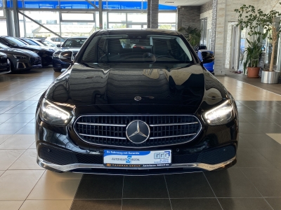 Mercedes-Benz E 300 Avantgarde WideScreen LED R.Cam Navi SHZ 