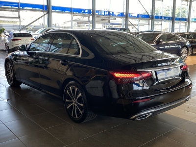 Mercedes-Benz E 300 Avantgarde WideScreen LED R.Cam Navi SHZ 