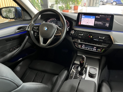 BMW 530 xDrive*MildHyb.*AHK*Leder*LED*R.Cam*Winter-Paket