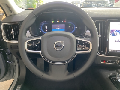 Volvo V90 Core Recharge Hybrid AWD dig.Cockpit Leder
