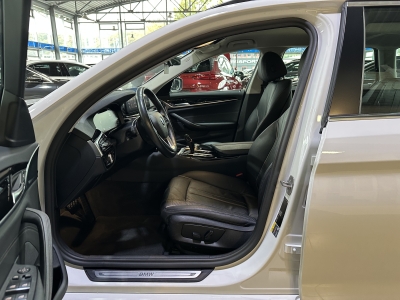 BMW 530 e*Navi*Leder*AHK*LED*PDC*SHZ*DAB*Luftfedern 