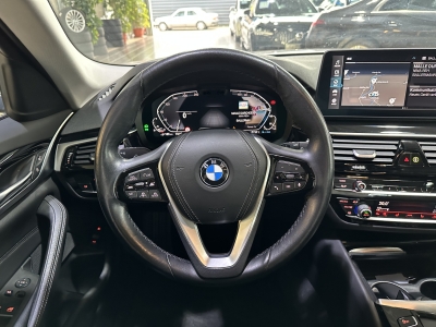 BMW 530 e*Navi*Leder*AHK*LED*PDC*SHZ*DAB*Luftfedern 
