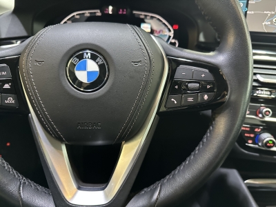 BMW 530 e*Navi*Leder*AHK*LED*PDC*SHZ*DAB*Luftfedern 